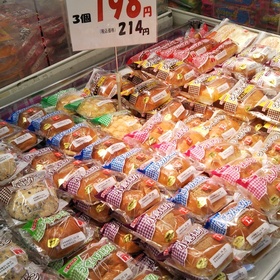 菓子パン各種 214円(税込)