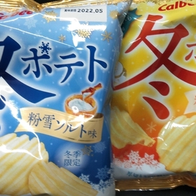 カルビー　冬ポテト＜粉雪ソルト味・粉雪チーズ味＞ 139円(税込)