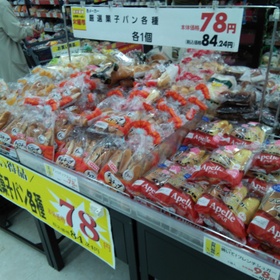 各メーカー菓子パン各種 84円(税込)