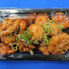 鶏と根菜の甘辛和え 181円(税込)