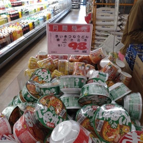 マルちゃん　赤いきつね・緑のたぬき（カップ麺） 106円(税込)