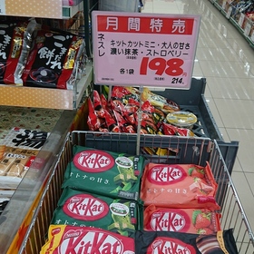 キットカットミニ　大人の甘さ・ストロベリー 214円(税込)