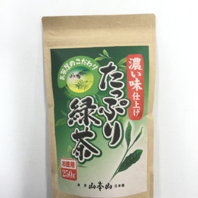 濃い味仕上げたっぷり緑茶 718円(税込)