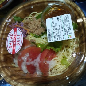トマトドレで食べる冷製サラダパスタ 429円(税込)