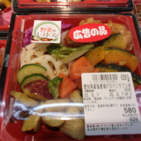 愛知県産鶏塩唐揚げのベジタブル丼 626円(税込)