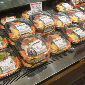 海鮮丼各種 430円(税込)