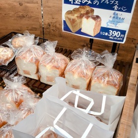 極みのアルプス食パン 422円(税込)