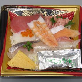 具だくさん海鮮丼 537円(税込)