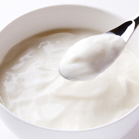 生乳100％ヨーグルト・生乳ヨーグルトクリーミー脂肪０ 179円(税抜)