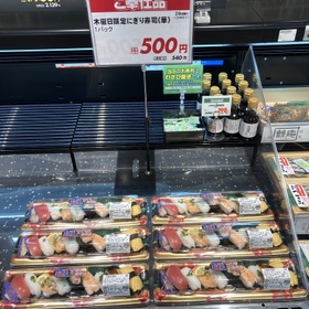 木曜限定にぎり寿司（華） 540円(税込)