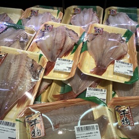 ヤマナカオリジナル赤魚開き 429円(税込)