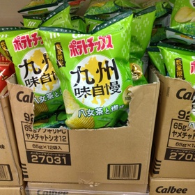ポテトチップス八女茶と塩味 127円(税込)