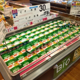 ビオ　甘酸っぱいアセロラ・贅沢搾りぶどう 192円(税込)