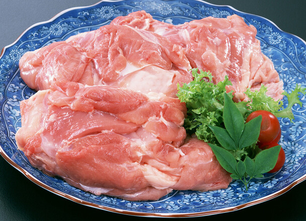 薩摩ハーブ悠然鶏モモ肉 107円(税込)