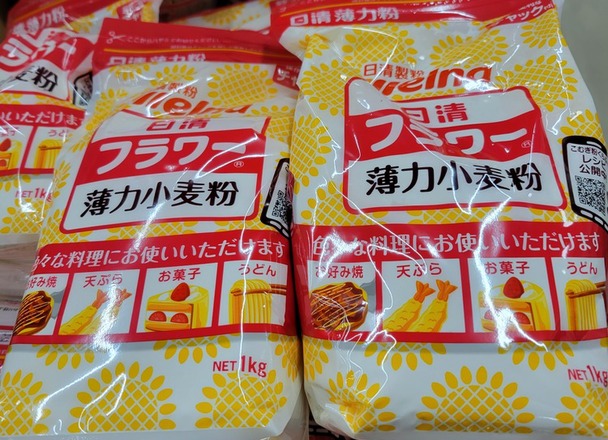 フラワー薄力小麦粉 215円(税込)
