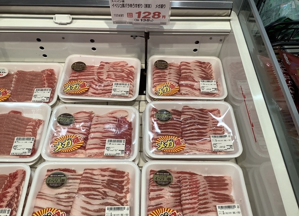 イベリコ豚バラ肉うすぎり(解凍）メガ盛り 138円(税込)